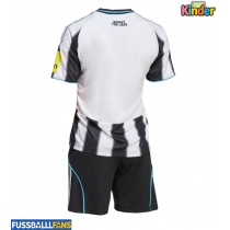 Newcastle United Heimtrikotsatz Kinder 2025-26 Kurzarm (+ Kurze Hosen)